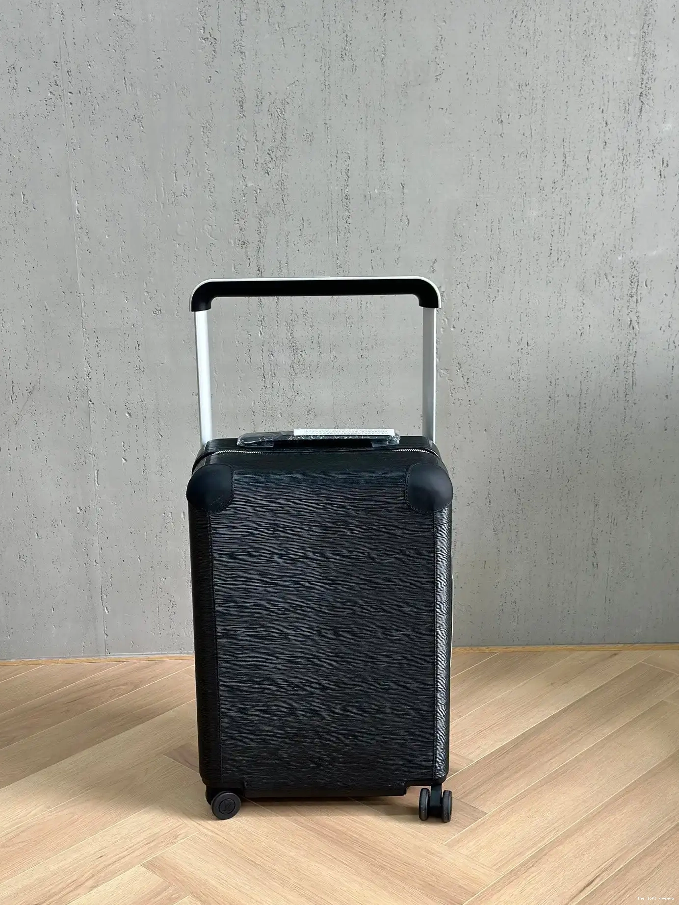 55 37L MONOGRAM CABIN SUITCASE HORIZON CUSTOM EMBOSSED 0704